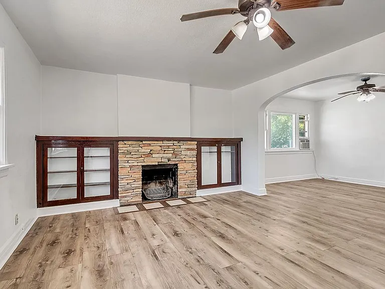 2846 Van Buren Ave — Photo 2