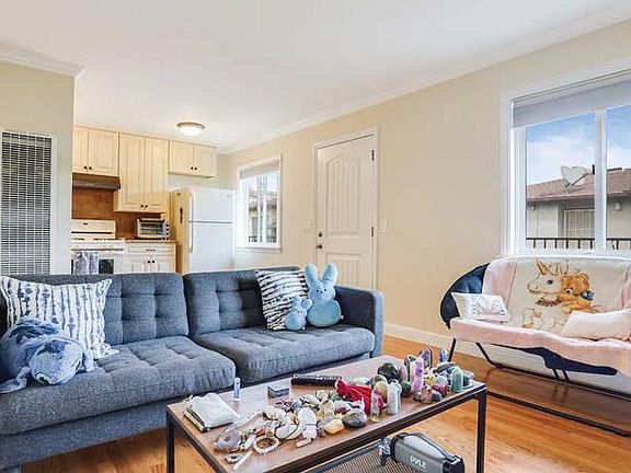 5th image of 140 Roosevelt Ave #4