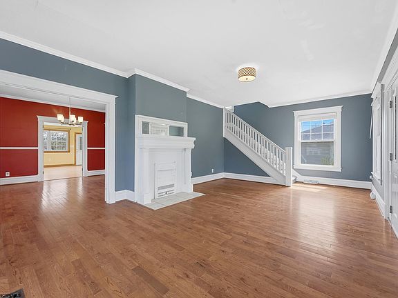 3rd image of 608 Worthington Dr