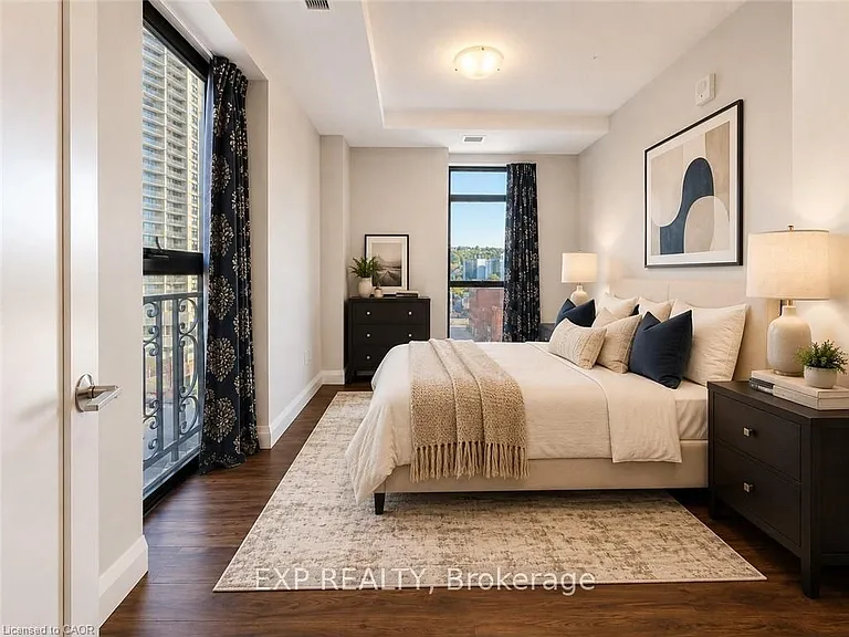 118 King St E #718 — Photo 27