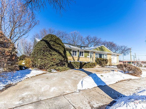 2nd image of 908 E Central Rd