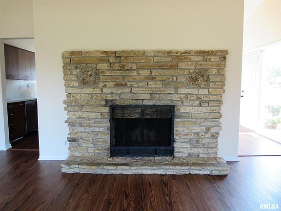 3rd image of 5513-5515 N University St