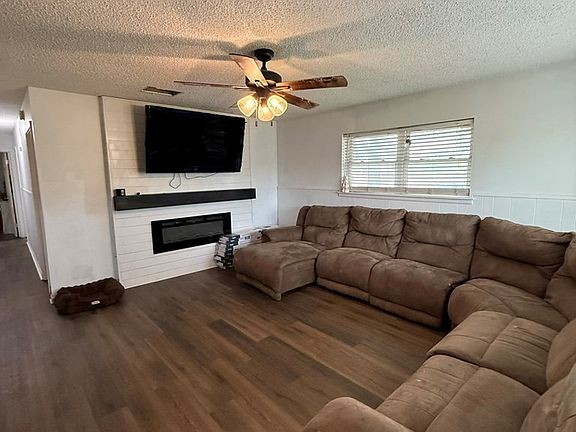 4th image of 1019 Ridgecrest St