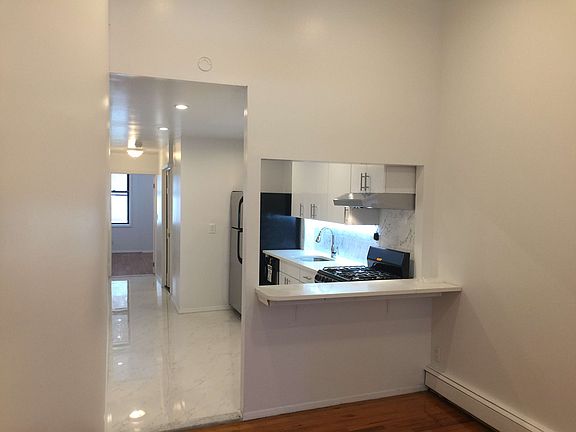 3rd image of 221 Franklin St APT 1R
