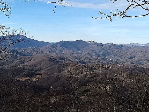 General View & Ski slope 15m