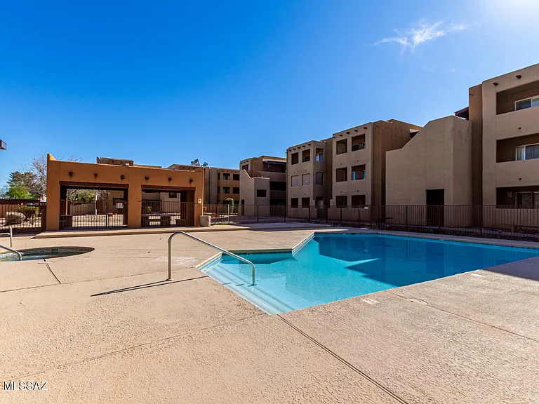 1810 E Blacklidge Dr #123 — Photo 23