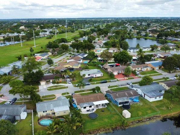 9901 NW 3rd St, Pembroke Pines, FL 33024