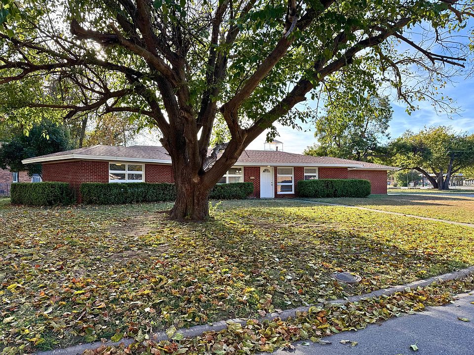 1st image of 703 Pecan St