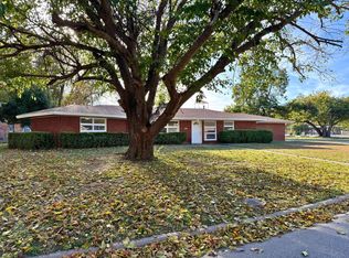 703 Pecan St, Burkburnett, TX 76354