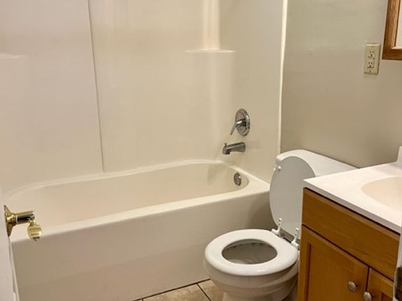 4th image of 1100 Oneil Blvd #11