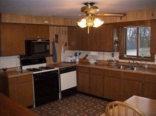 6486 N Scheider Rd, Freeport, IL 61032