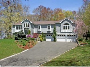 13 River Dr, Monroe, CT 06468