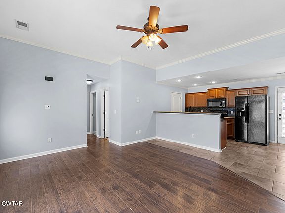 3rd image of 153 Aaron Dr