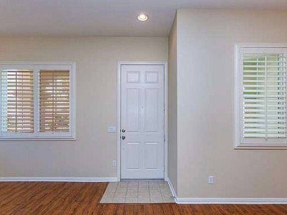 3rd image of 36252 Bur Oaks Ave