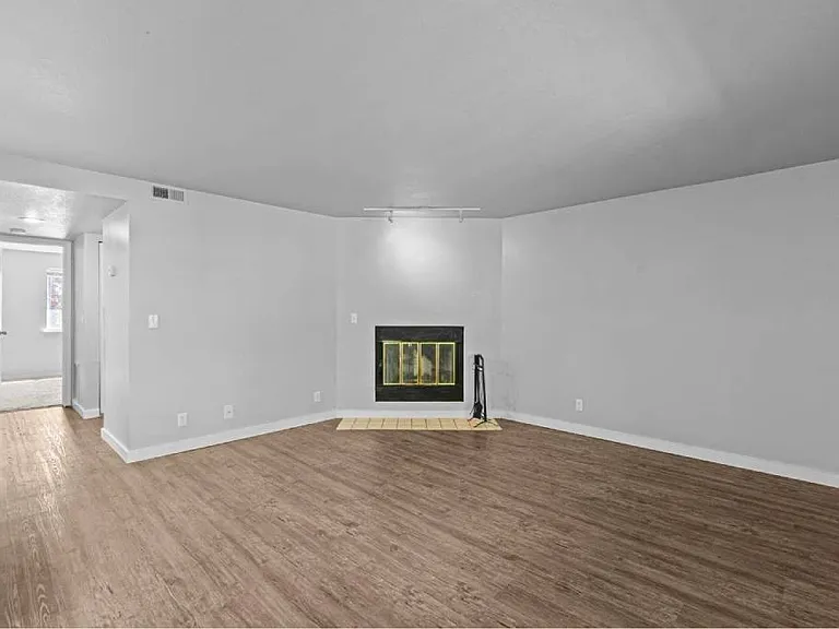 Woodbine — Photo 19