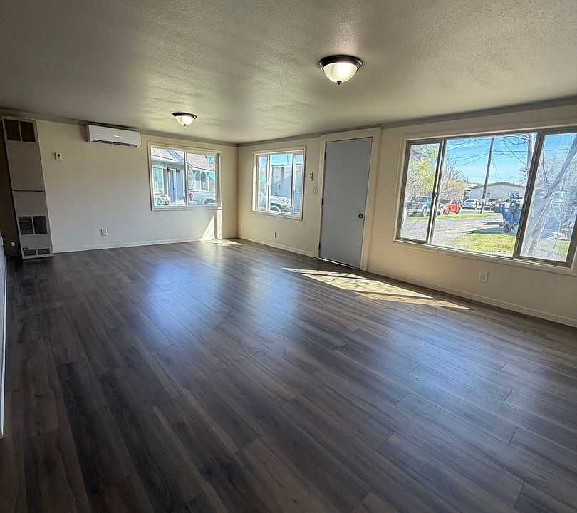 1st image of 215 SE 16th St