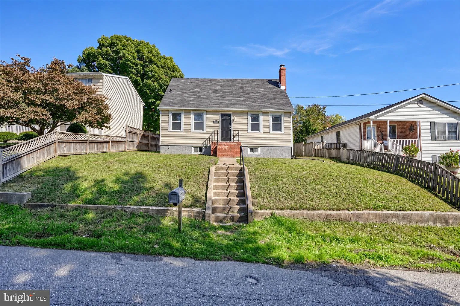 3 bed, 1.0 bath, 1752 sqft, $2,400 — Photo 1