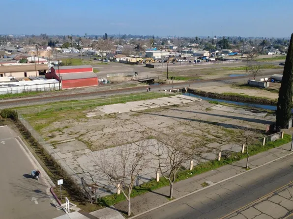 300 S Gateway Dr, Madera, CA 93637