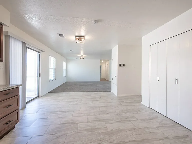 409 Longwood Dr NE — Photo 15