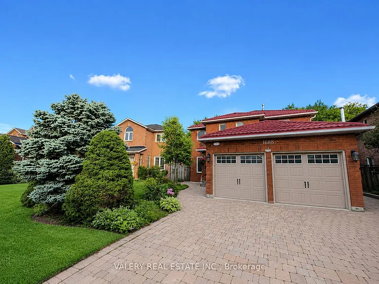 1683 Moongate Cres #LOWER — Photo 1