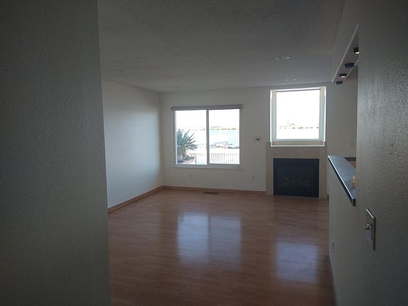 5th image of 72 Edgewater Pl