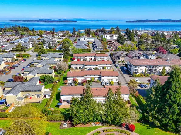 10046 5th St #6, Sidney, BC V8L 2X9