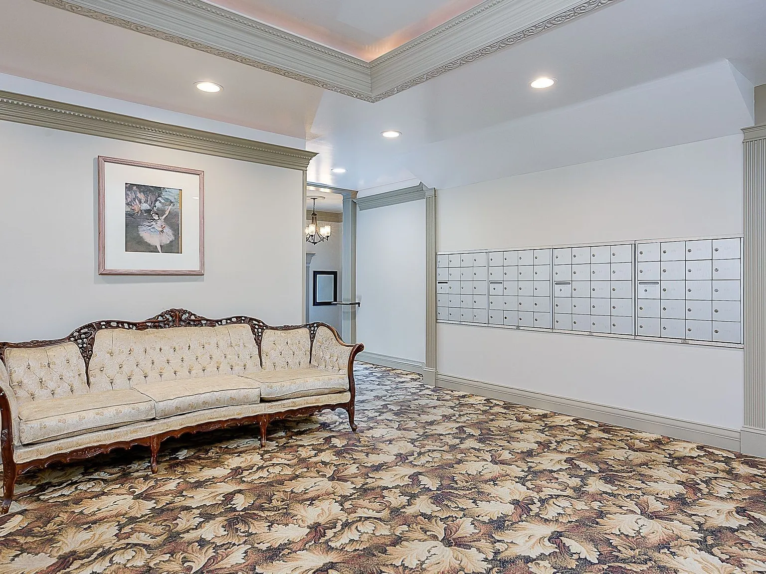 Abbottsford Apartments — Photo 3