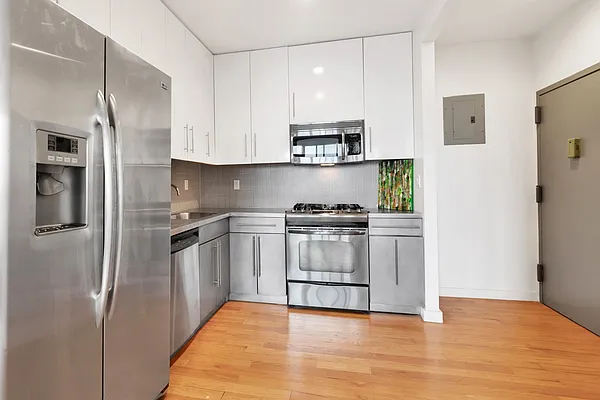 Rented by Bond New York | media 18