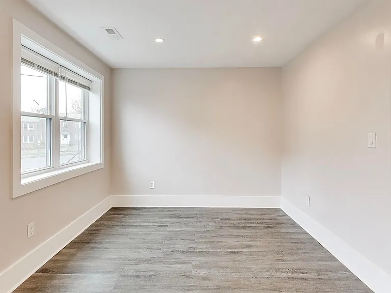 924 19th St NE — Photo 10