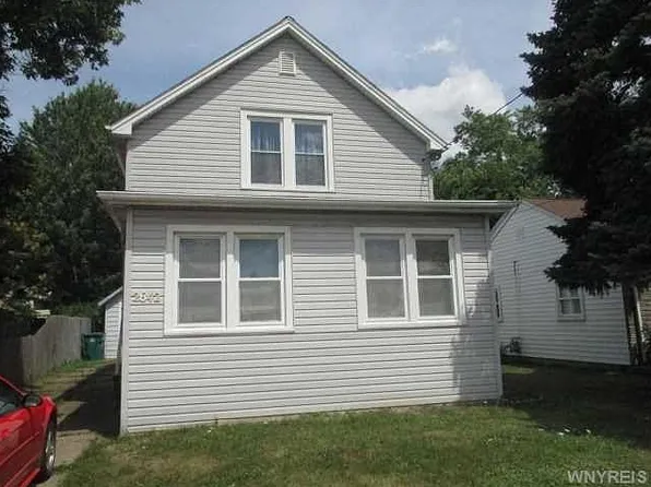 2642 Porter Rd, Niagara Falls, NY 14305