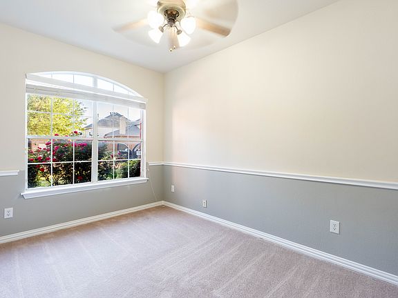 5th image of 2725 Tangerine Ln