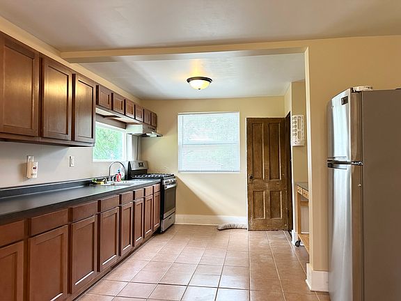 5th image of 217 E Dorion St