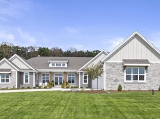 6109 N Serenity Dr W, Hartland, WI 53029