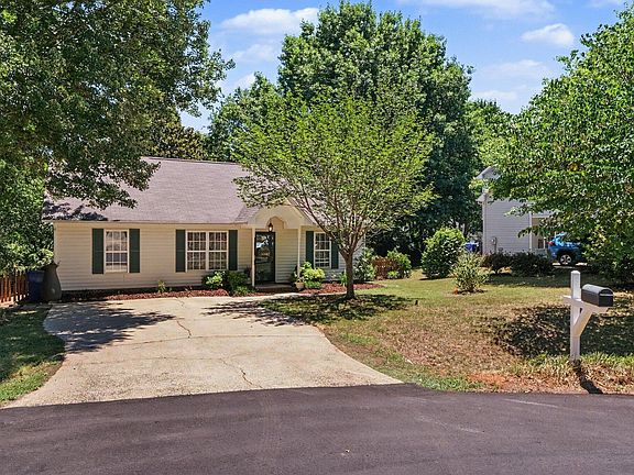 2nd image of 2108 Magnolia Ln