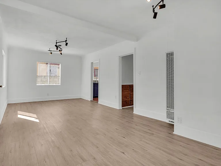 2819 Exposition Pl — Photo 6