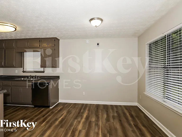 1207 Iron Gate Blvd — Photo 5