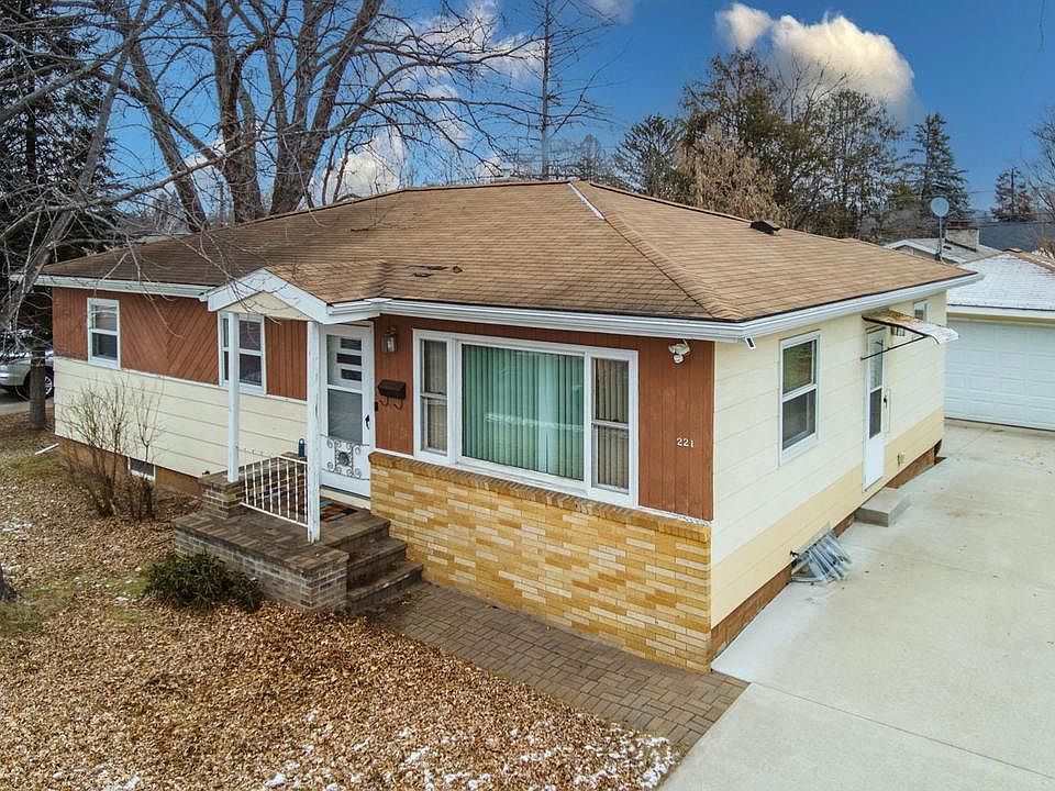 1st image of 221 North 9TH AVENUE