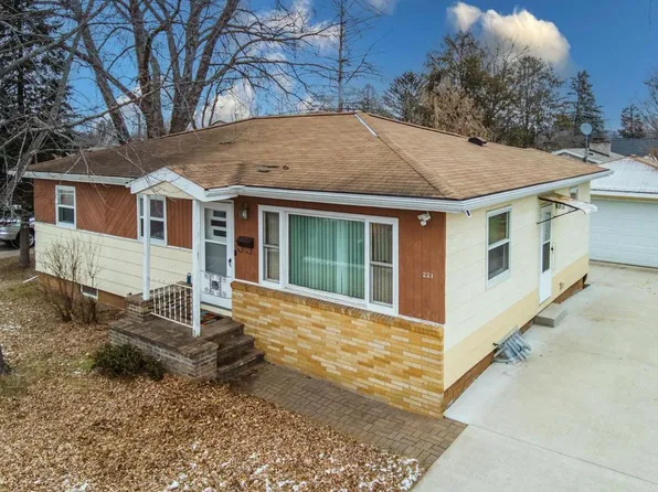 221 North 9TH AVENUE, Wausau, WI 54401