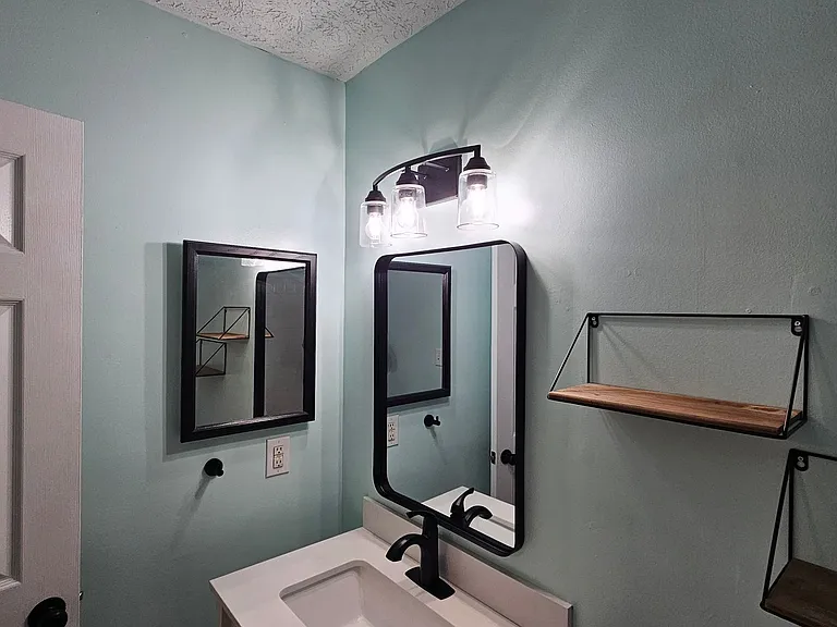 20140 Daniels Cir — Photo 18