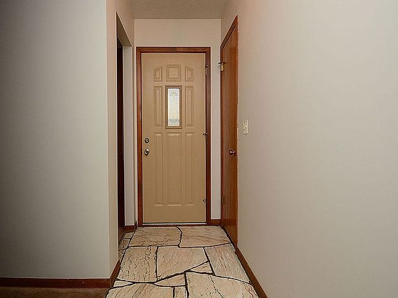 3rd image of 5214 Southern Manor Dr