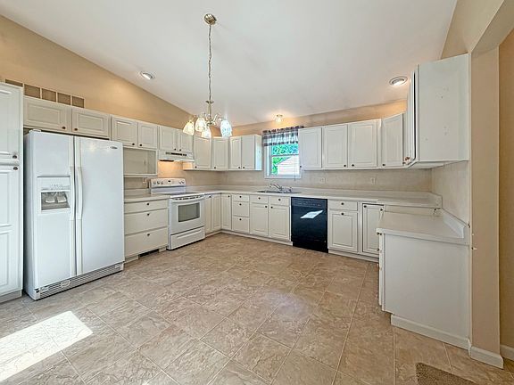 4th image of 309 Maple Ave