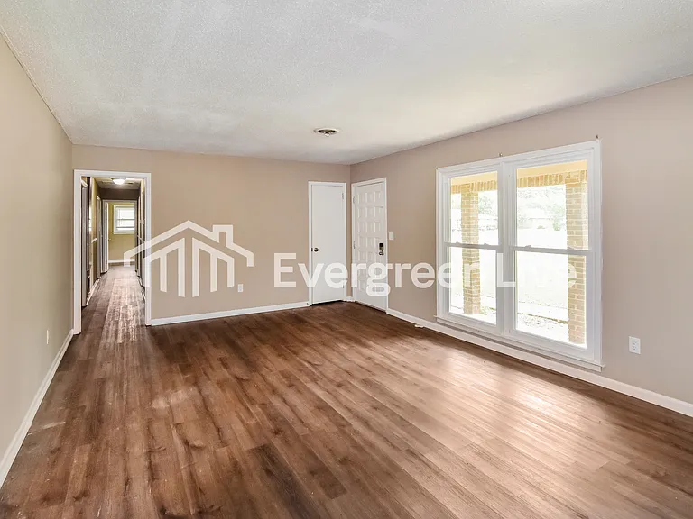 2124 Cottingham Dr — Photo 3