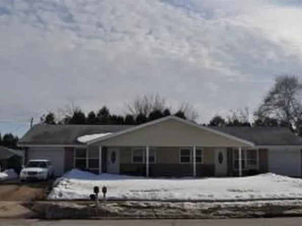 213 E Paradise Dr, West Bend, WI 53095