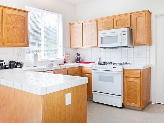 5th image of 1085 E Monticello Cir