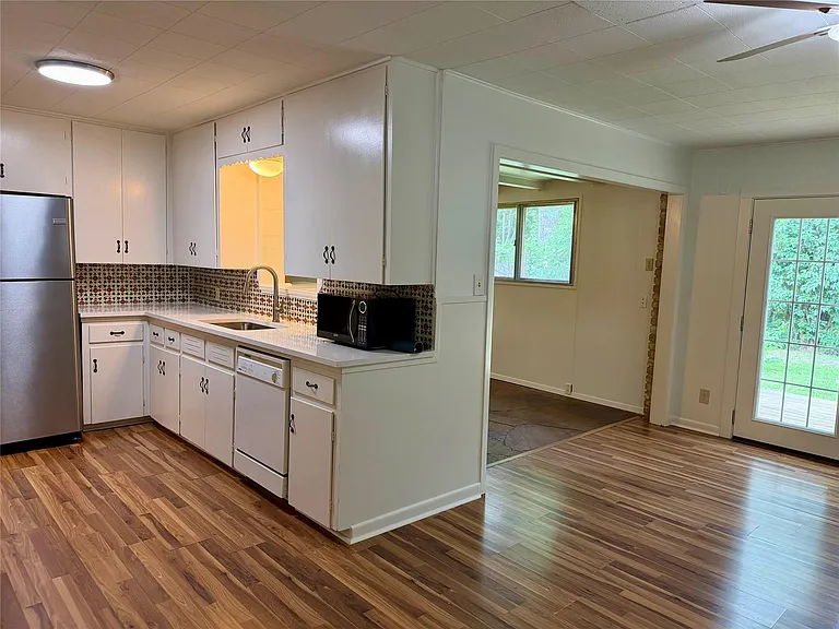 5510 Delwood Dr — Photo 5