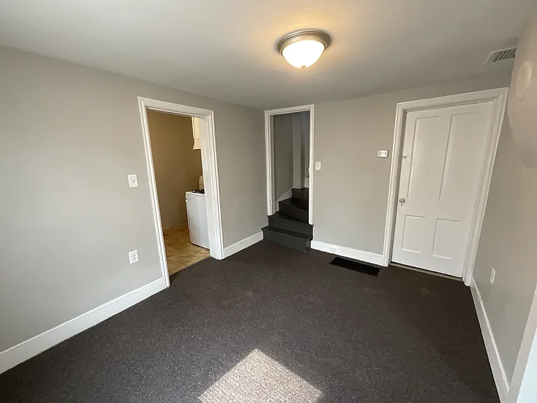 138 E South St — Photo 3
