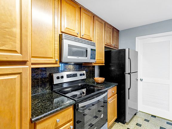 5th image of 1750 Sleepy Hollow Ct APT 7