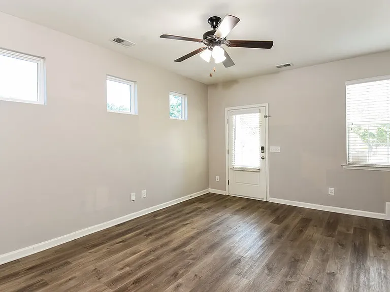 69 Howard Ave NW — Photo 5