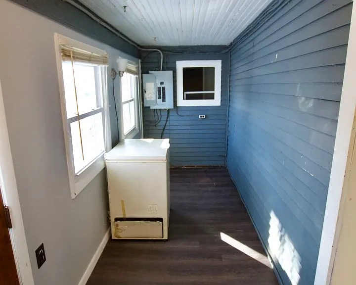 24 Grays Ln — Photo 4