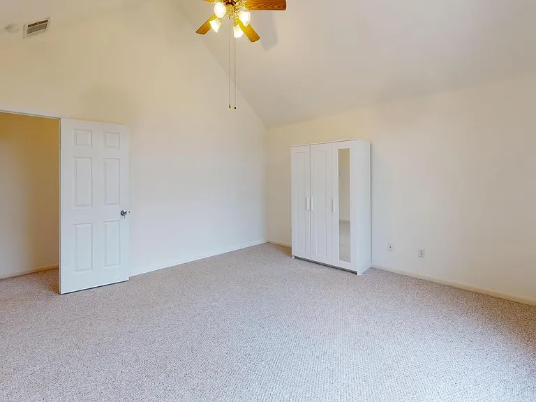 702 Dover Ln — Photo 10